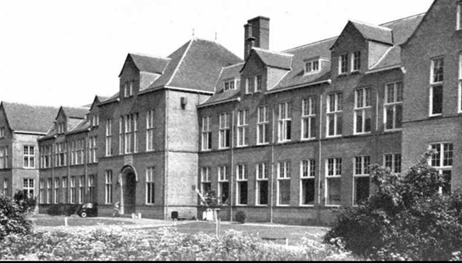 Historische foto van het Pathologie Laboratorium van de Universiteit Leiden, dat nu herbestemd wordt